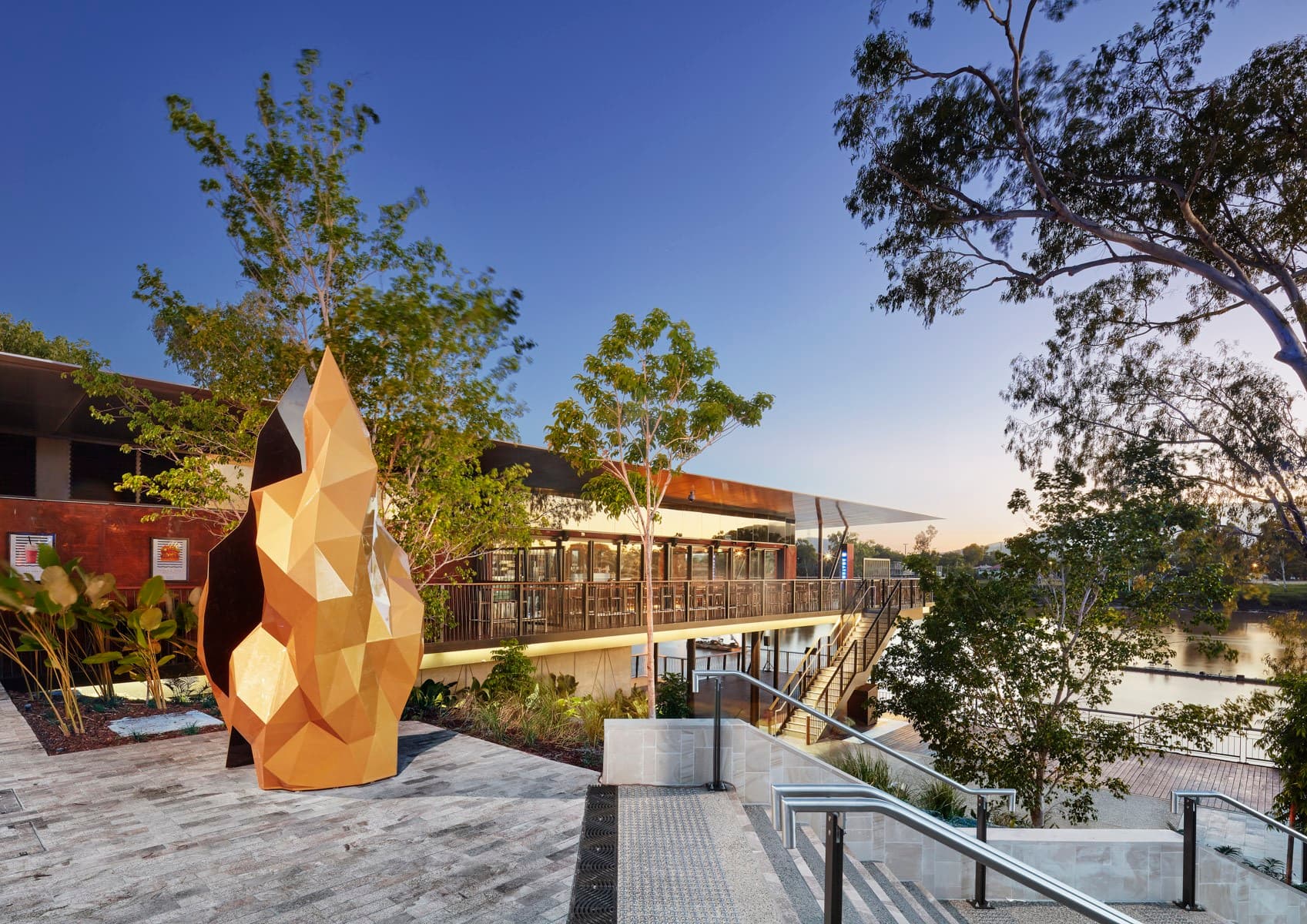 15694 01 Rockhampton Riverside LOW Florian Groehn (Custom)